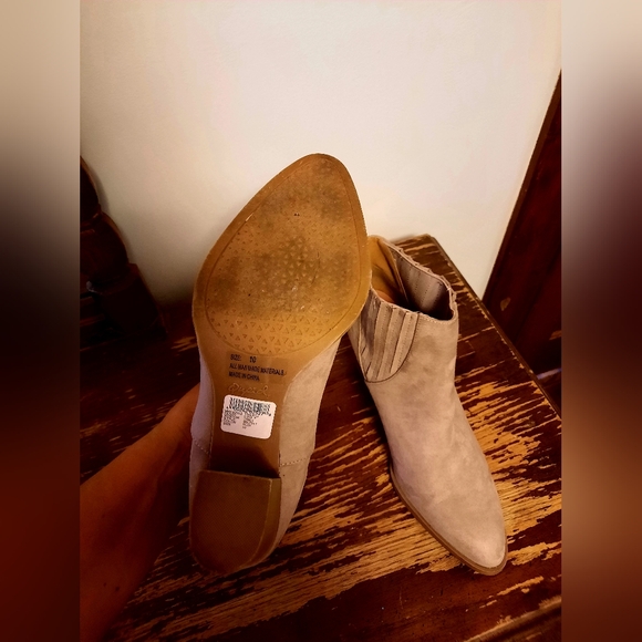 Boot - Picture 12 of 16